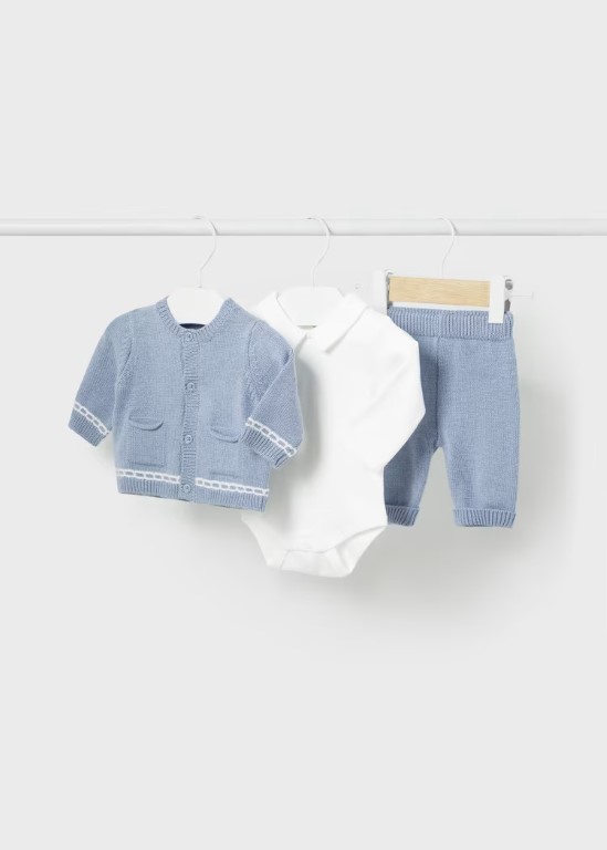2516-Newborn 3 Piece Knit Set