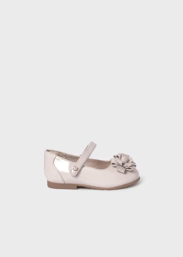 44470 - Patent Leather Flower Mary Janes